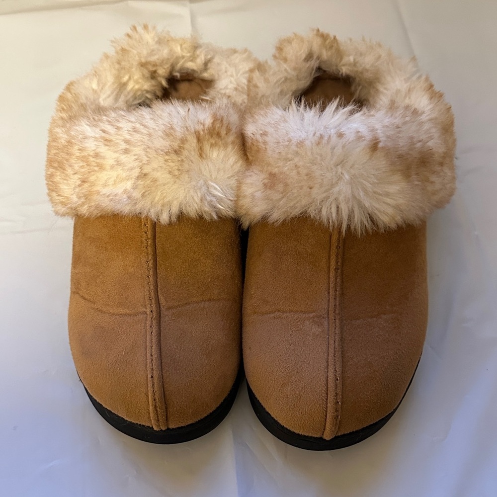 Hometop women’s Comfy Moccasin Style memory foam slippers in size 8